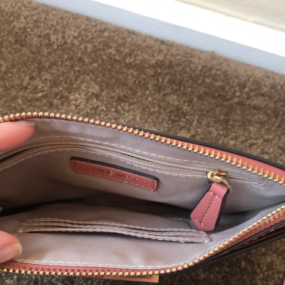 Pink Nine West wristlet bag - Picture 5 of 5